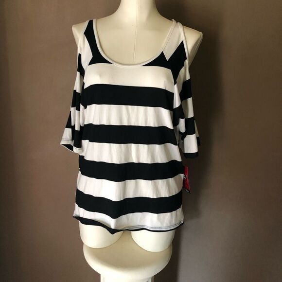 🌵3/$25 Cold Shoulder Blouse - Picture 1 of 4
